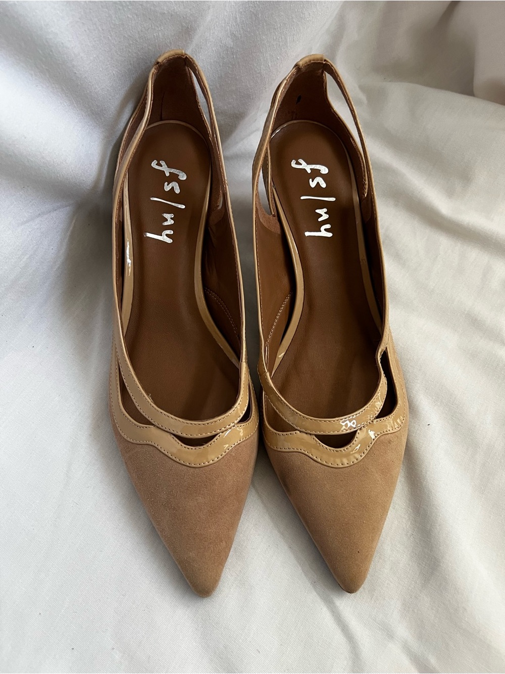 French Sole Tan Pointed-Toe Block Heel with Patent Trim